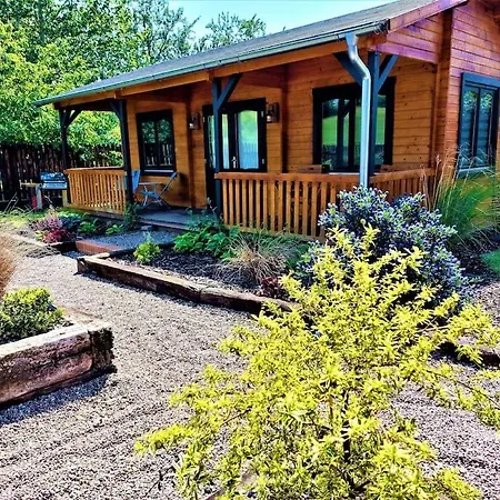 The Malvern Hills, Courtyard Cabins, Barbara Cabin Great Malvern Exterior photo