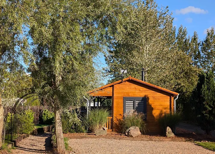 The Malvern Hills, Courtyard Cabins, Barbara Cabin