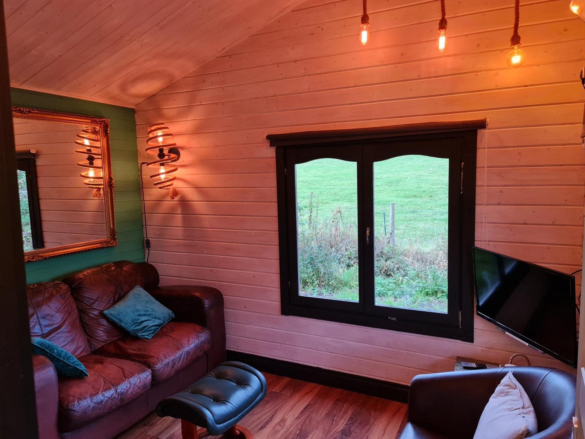 The Malvern Hills, Courtyard Cabins, Barbara * Great Malvern
