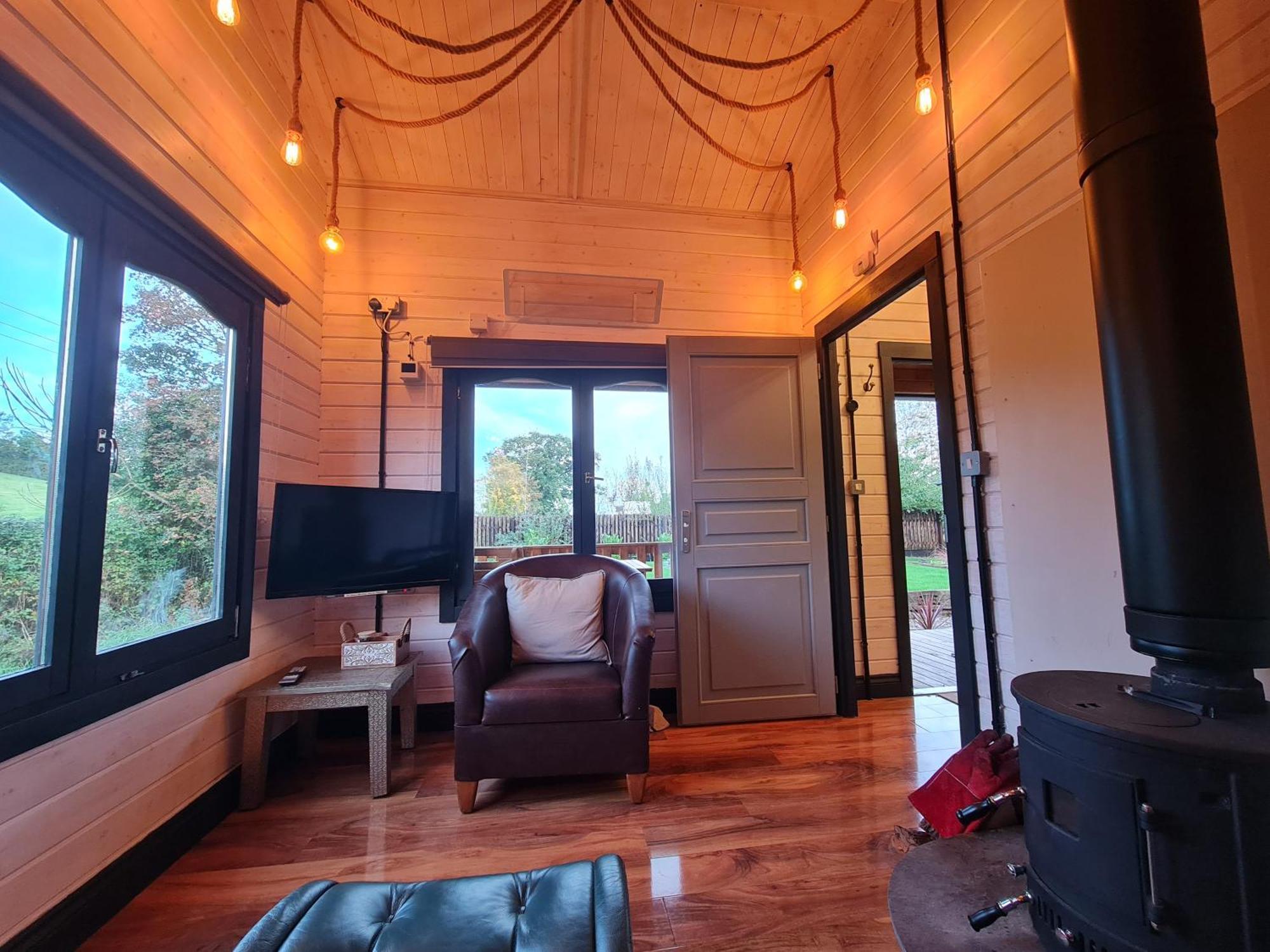The Malvern Hills, Courtyard Cabins, Barbara * Great Malvern
