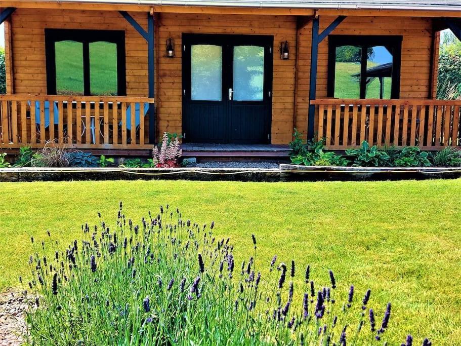 Apartment The Malvern Hills, Courtyard Cabins, Barbara *