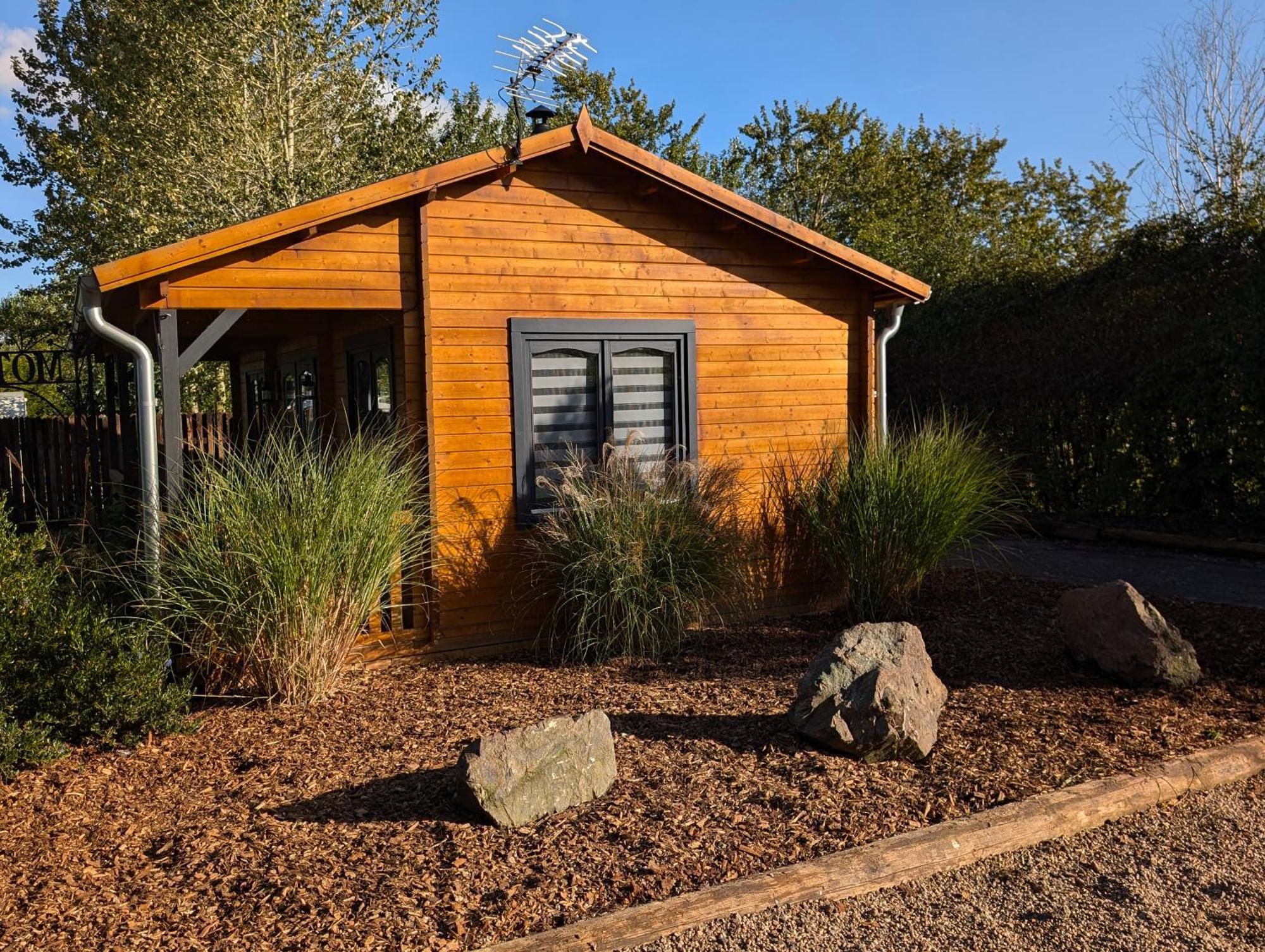 Apartment The Malvern Hills, Courtyard Cabins, Barbara *